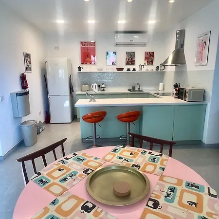 60s-style Coastal Retreat Minutes From The * Mellieha