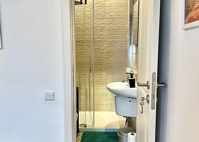 60s-style Coastal Retreat Minutes From The