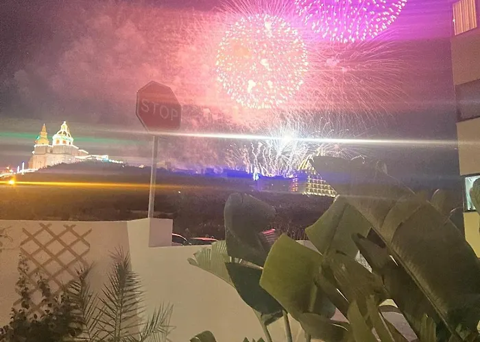 60s-style Coastal Retreat Minutes From The Lägenhet Is-Sellum