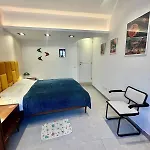 60s-style Coastal Retreat Minutes From The Apartmán Mellieħa