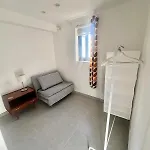 60s-style Coastal Retreat Minutes From The