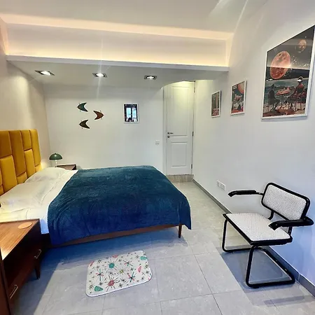 60s-style Coastal Retreat Minutes From The Appartement Mellieħa