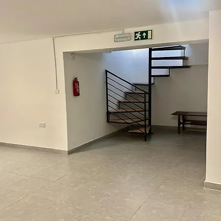 Appartement 60s-style Coastal Retreat Minutes From The Mellieħa