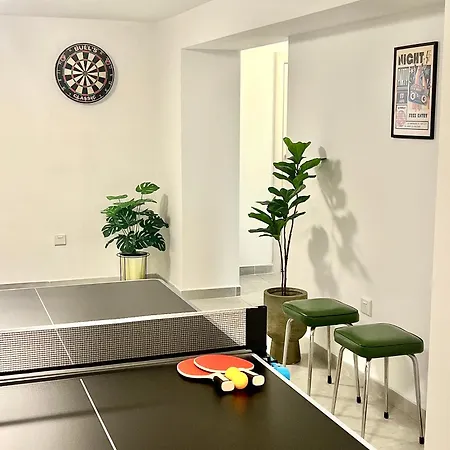 60s-style Coastal Retreat Minutes From The Appartement