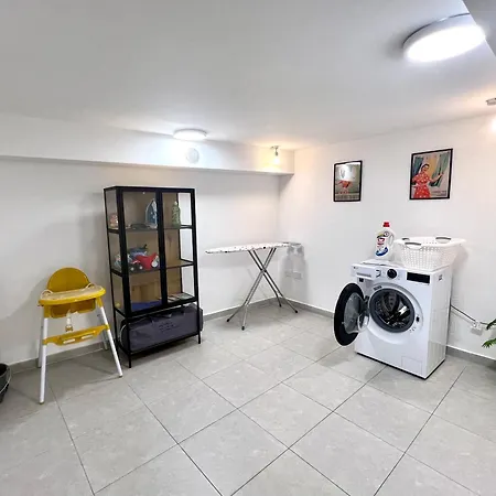 60s-style Coastal Retreat Minutes From The Appartement
