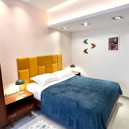60s-style Coastal Retreat Minutes From The Appartement
