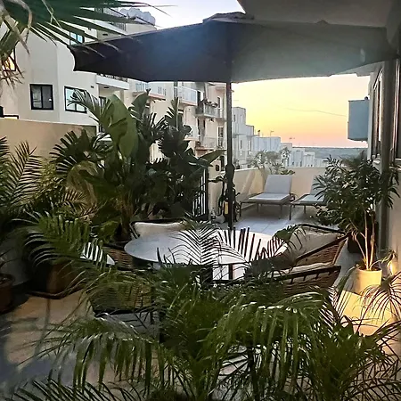 60s-style Coastal Retreat Minutes From The Appartement *