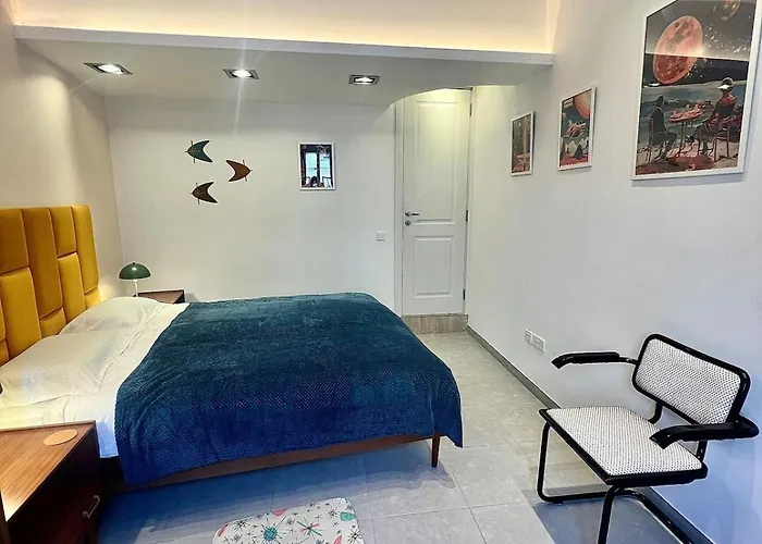 60s-style Coastal Retreat Minutes From The Appartement Is-Sellum