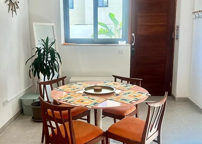 Appartement 60s-style Coastal Retreat Minutes From The *