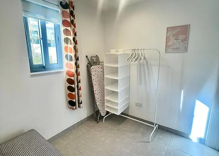 60s-style Coastal Retreat Minutes From The Is-Sellum