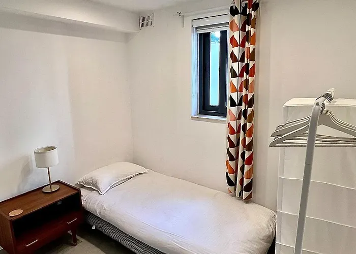 60s-style Coastal Retreat Minutes From The