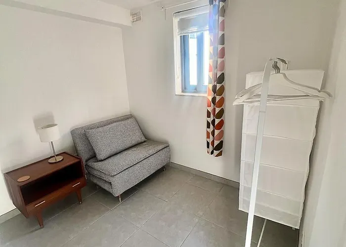 60s-style Coastal Retreat Minutes From The