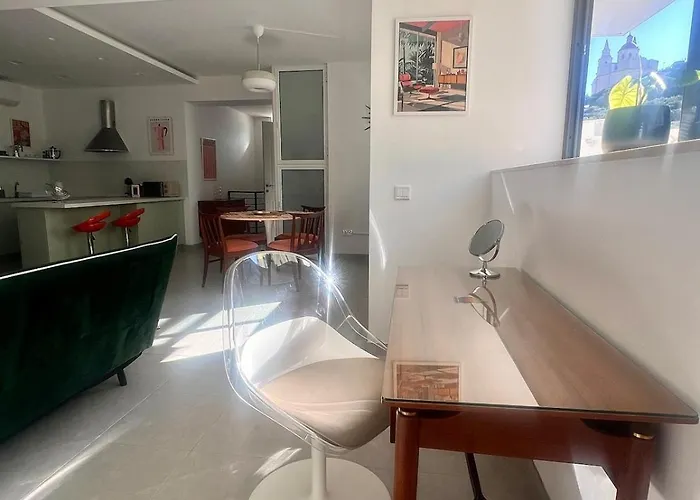 Appartement 60s-style Coastal Retreat Minutes From The *