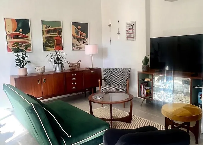 60s-style Coastal Retreat Minutes From The *