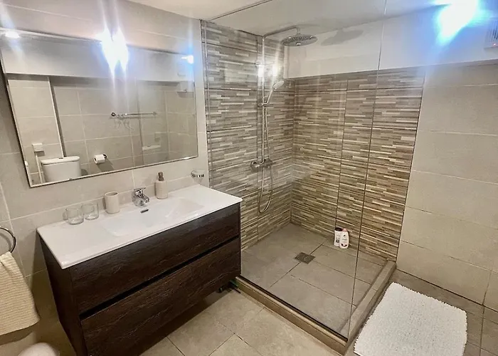 60s-style Coastal Retreat Minutes From The Appartement