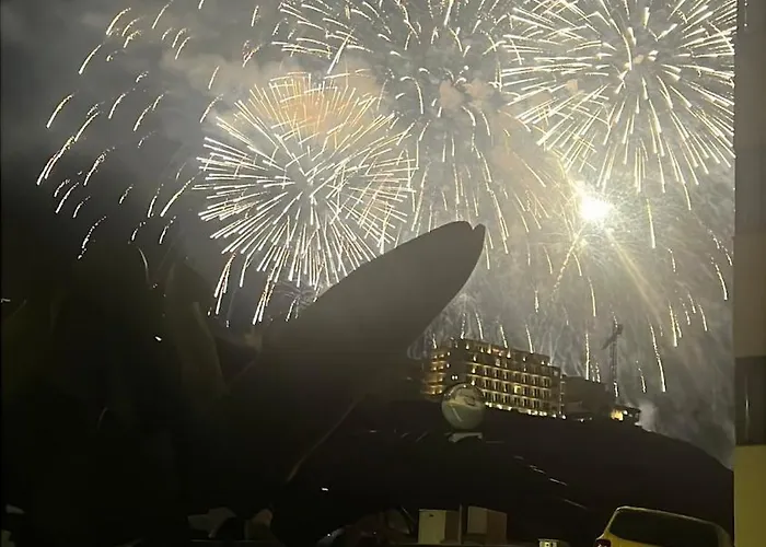 60s-style Coastal Retreat Minutes From The Apartment *